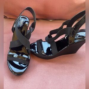 CHARLES BY CHARLES DAVID  Black strapped Wedges